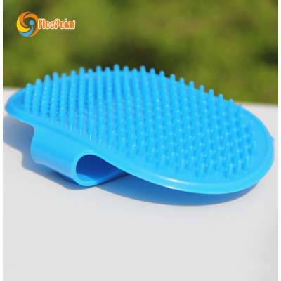 2018 newest design pet cleaning brush,blue glove-shaped rubber dog cleaning brush